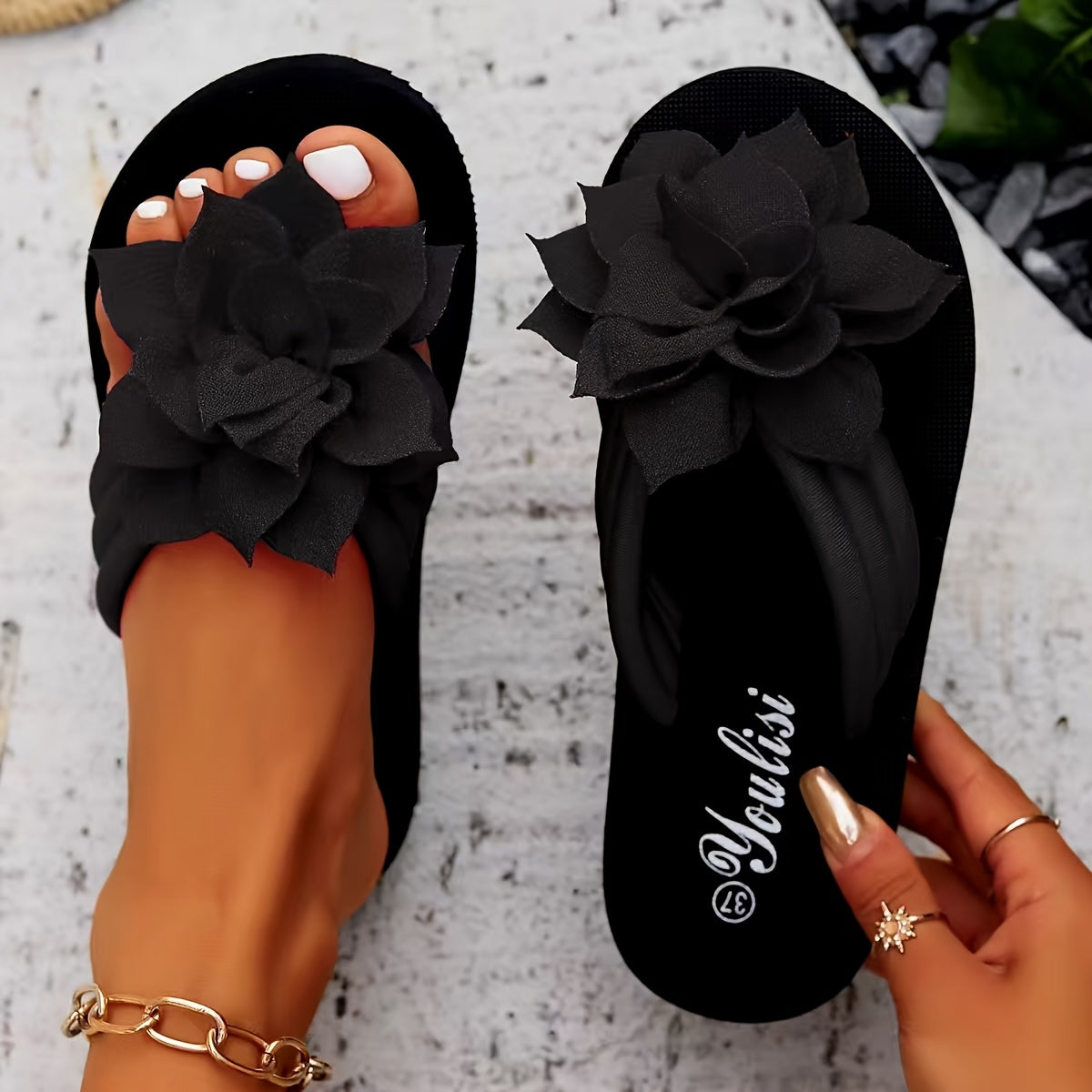 Black / 12